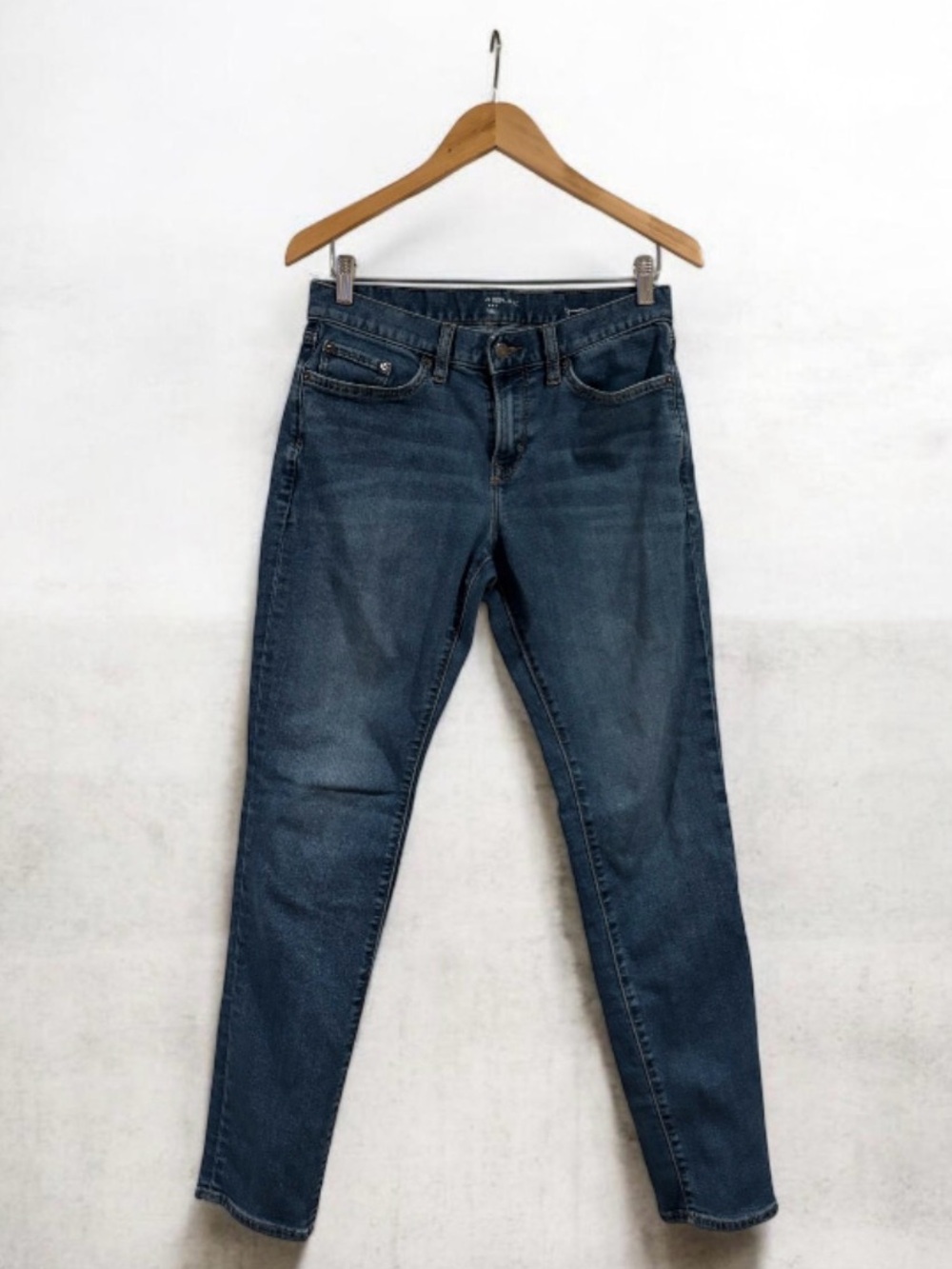 Banana Republic Athletic Fit Travel Jeans Medium Wash Blue 30x32